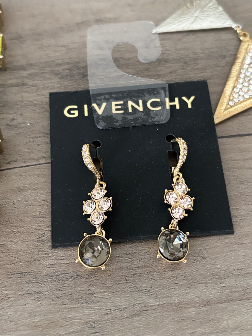 Costume jewelry lot: Givenchy earringGreen Multi-Stone Necklace etc - Picture 7 of 9
